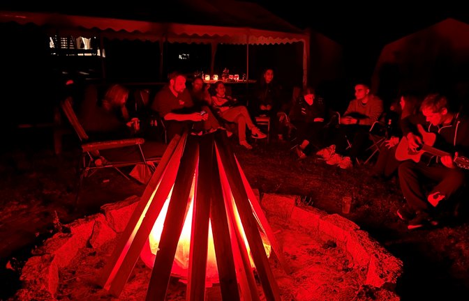Elektrisches Lagerfeuer am Abend. <span class='image-autor'>Foto: Schaller</span>