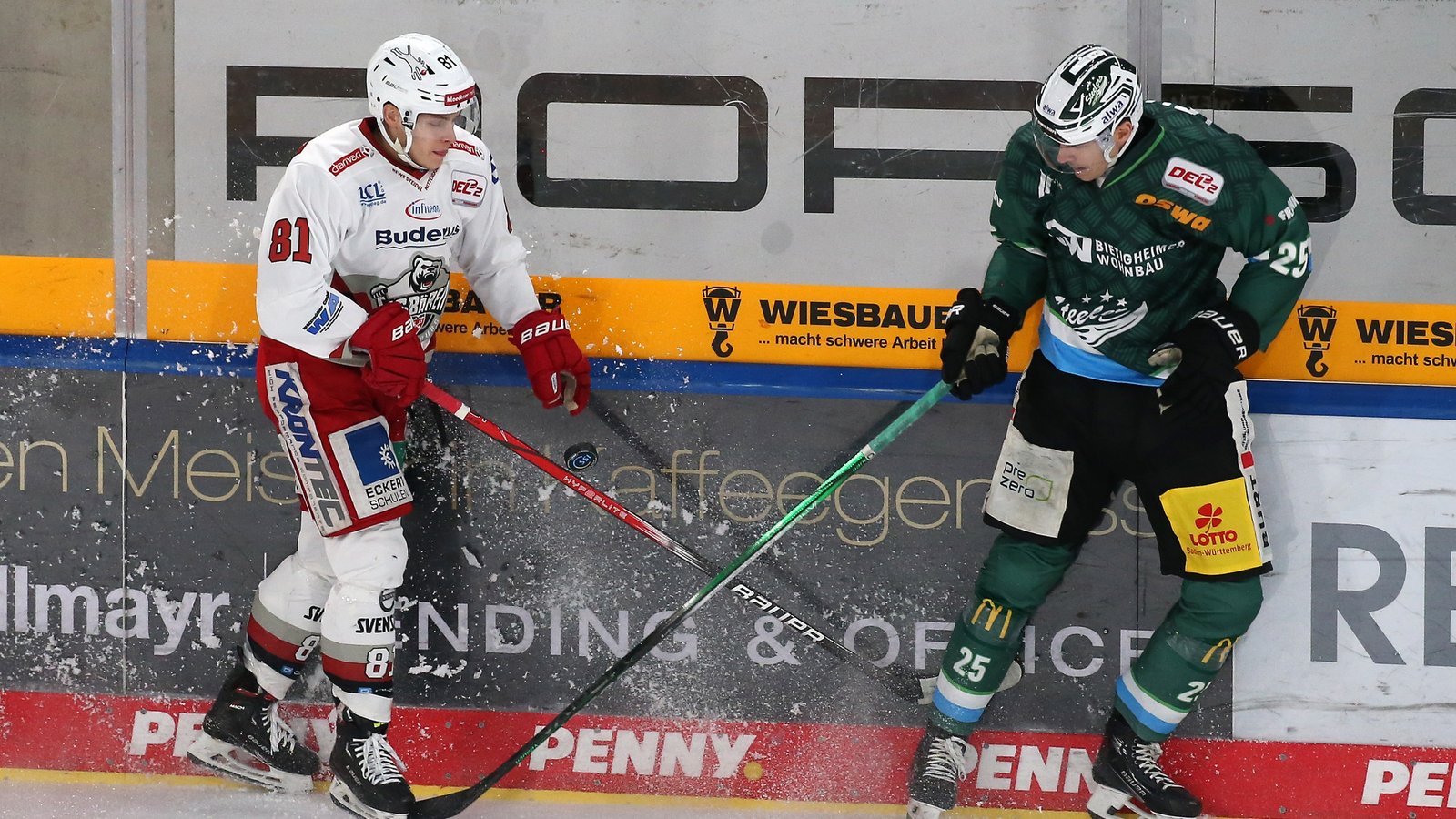 Verteidiger Dennis Dietmann (rechts) hat seinen Vertrag bei den Bietigheim Steelers verlängert. Foto: Baumann Verteidiger Dennis Dietmann (rechts) hat seinen Vertrag bei den Bietigheim Steelers verlängert. Foto: Baumann