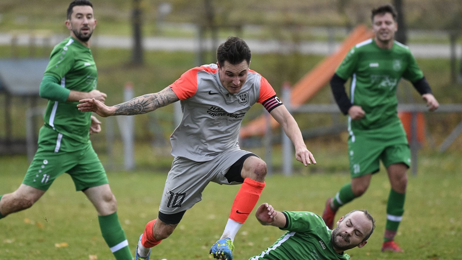 Maurizio Aprigliano (Mitte) gehört zu den vielen Spielern des VfR Sersheim, die in der Winterpause wieder ins Training eingestiegen sind. Foto: Leitner Maurizio Aprigliano (Mitte) gehört zu den vielen Spielern des VfR Sersheim, die in der Winterpause wieder ins Training eingestiegen sind. Foto: Leitner