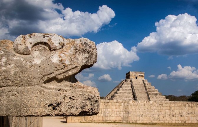 Die Pyramide des Kukulcán (Kukulcán: Maya-Wort für Quetzalcoatl), von den spanischen Eroberern auch El Castillo (Burg, Festung) genannt, ist eine Tempelpyramide in der Ruinenstadt Chichén Itzá im Norden der Halbinsel Yucatán.<span class='image-autor'>Imago/Wirestock</span>