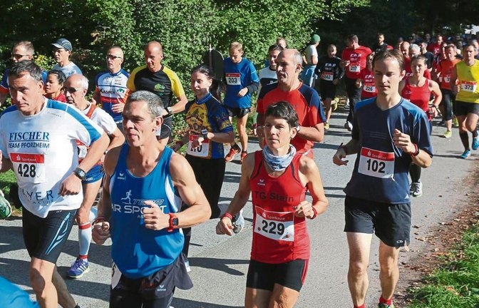 Der größte Andrang herrschte beim Start zum Hauptlauf der SFG Serres über zehn Kilometer. Fotos: Küppers