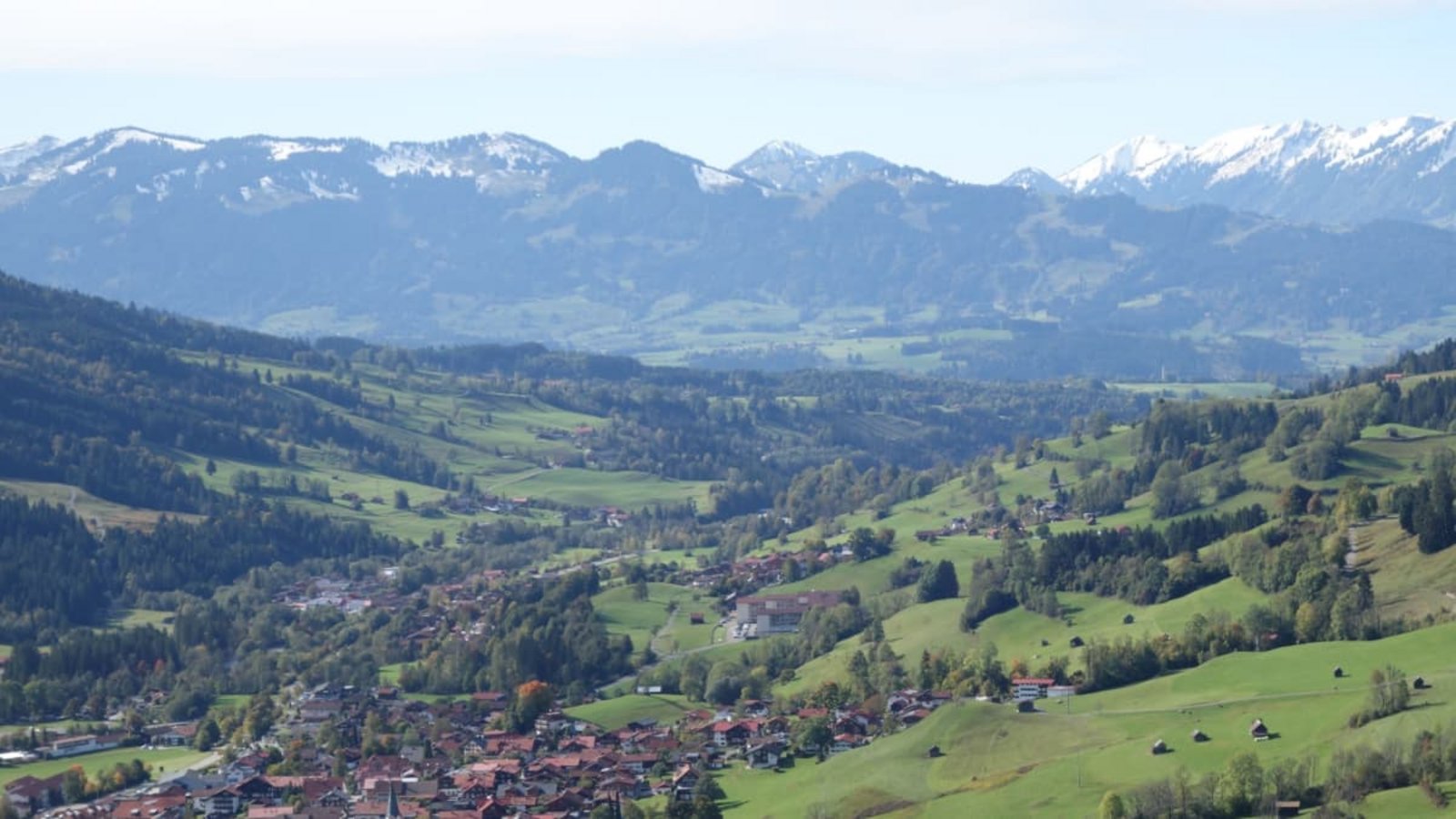 Landschaft bei Bad Hindelang im Kreis Oberallgäu (Symbolbild/Archiv).Werner Bätzing Landschaft bei Bad Hindelang im Kreis Oberallgäu (Symbolbild/Archiv).Werner Bätzing