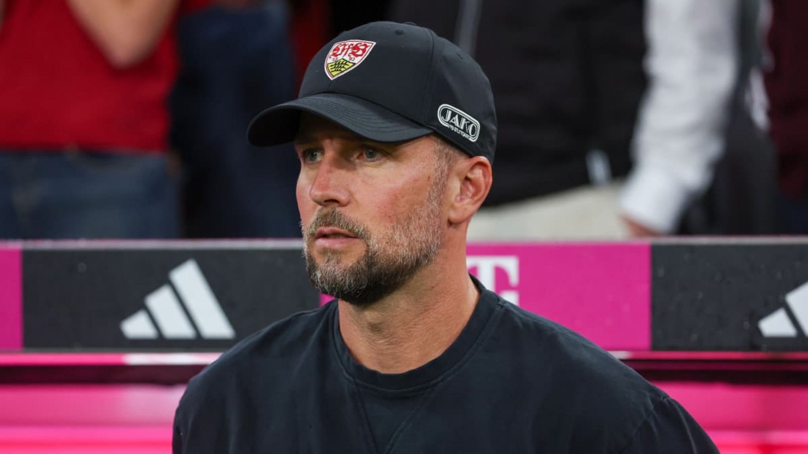 Im Heimspiel gegen Köln will der VfB-Trainer Sebastian Hoeneß die ersten Punkte einfahren.Baumann/Julia Rahn
