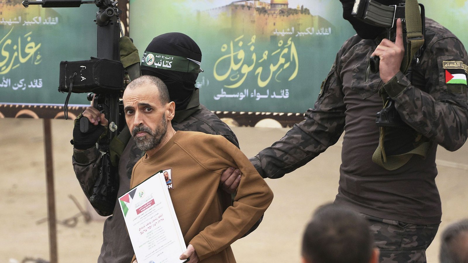 Den israelischen Gefangenen Eli Sharabi hat die Hamas Anfang Februar ausgetauscht. Seine Frau und seine beiden Töchter wurden am 7. Oktober 2023 getötet.Foto: dpa/Abdel Kareem Hana Den israelischen Gefangenen Eli Sharabi hat die Hamas Anfang Februar ausgetauscht. Seine Frau und seine beiden Töchter wurden am 7. Oktober 2023 getötet.Foto: dpa/Abdel Kareem Hana