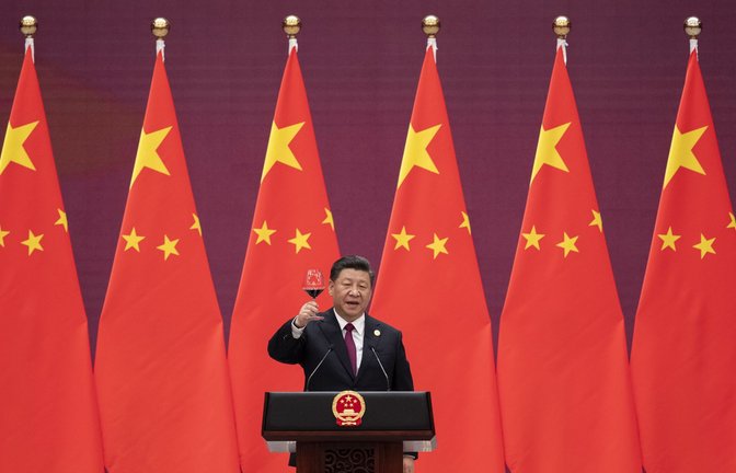 Chinas Präsident erhebt das Glas auf die Seidenstraße.<span class='image-autor'>Foto: dpa/Nicolas Asfouri</span>