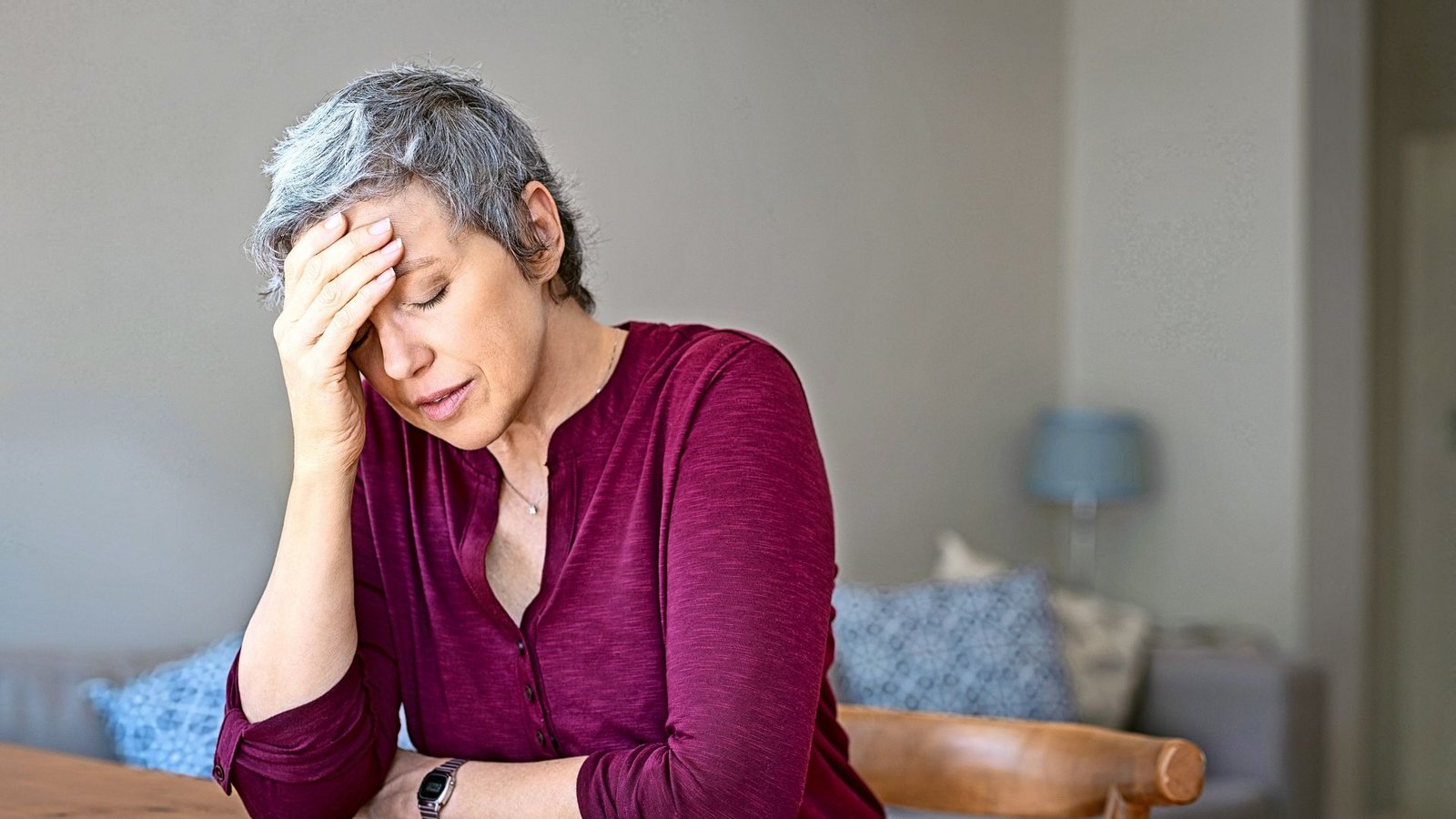 Viele Frauen in den Wechseljahren leiden so stark unter den Symptomen, dass ihr Alltag dadurch negativ beeinflusst wird.Foto: Rido - stock.adobe.com/IMAGO/designer491 Viele Frauen in den Wechseljahren leiden so stark unter den Symptomen, dass ihr Alltag dadurch negativ beeinflusst wird.Foto: Rido - stock.adobe.com/IMAGO/designer491