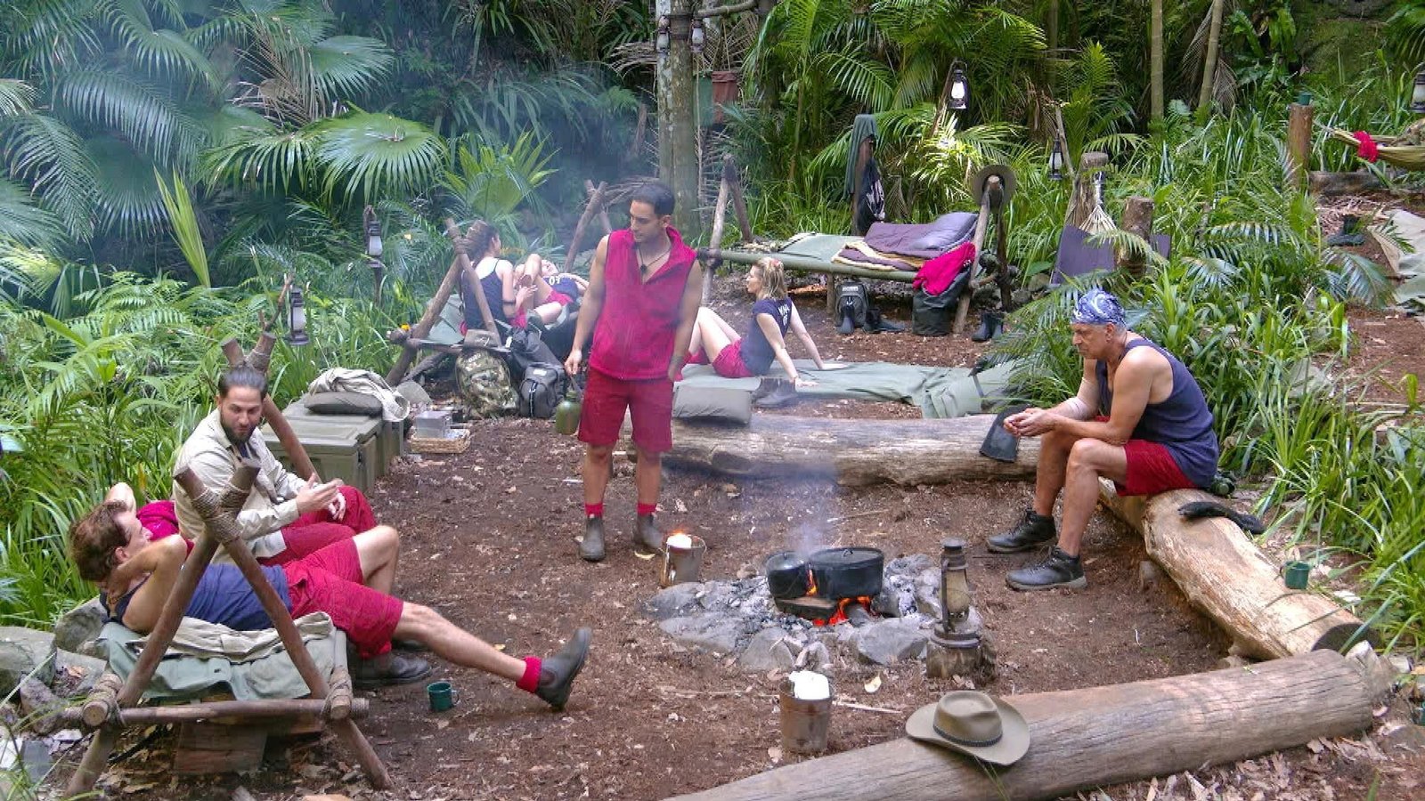 Gespräche am Lagerfeuer.Foto: RTL/Folge 18_008 Gespräche am Lagerfeuer.Foto: RTL/Folge 18_008