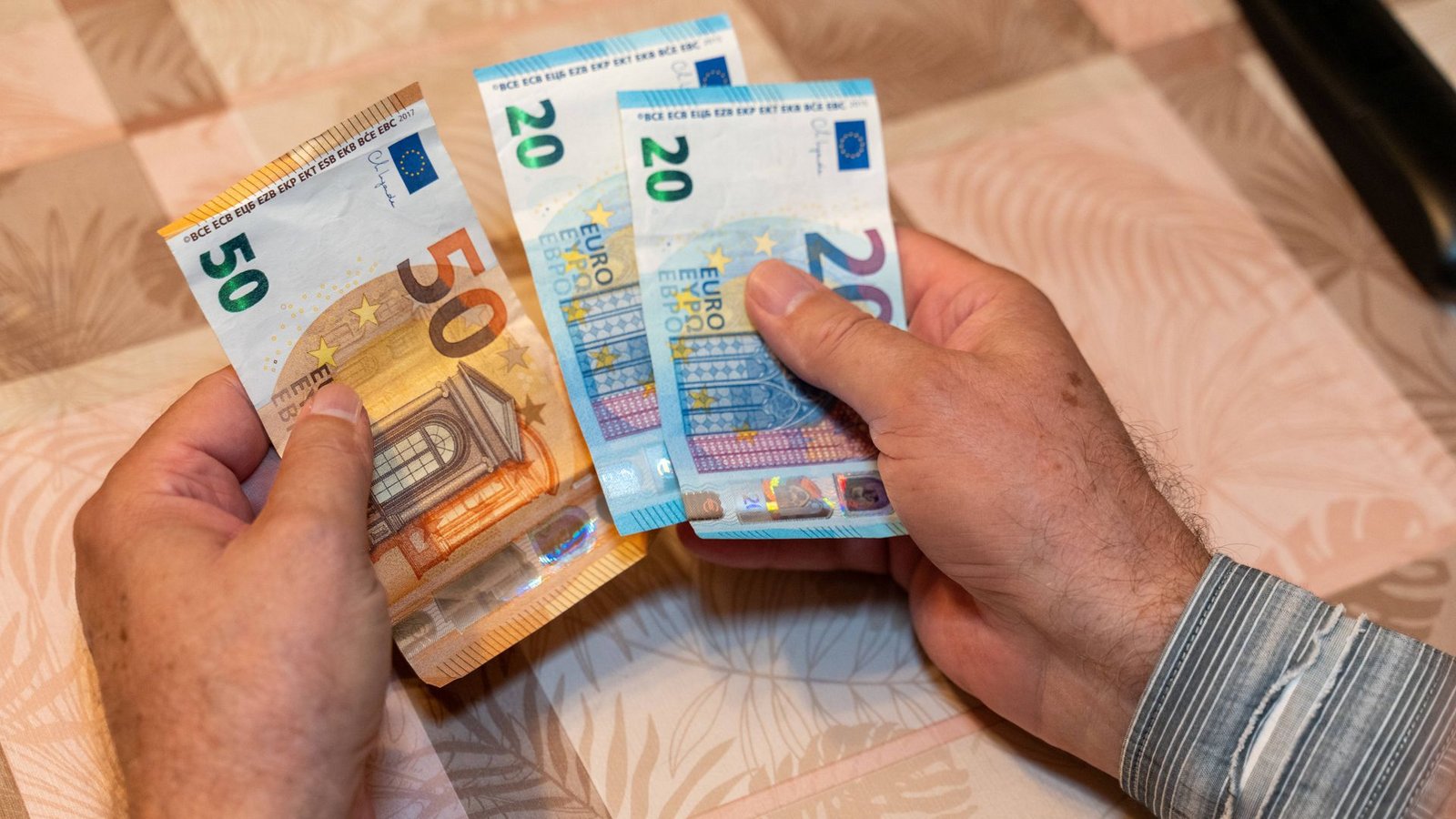 Die Linke will die Arbeitgeber bei der Finanzierung der Rente stärker zur Kasse bitten (Symbolfoto).Foto: IMAGO/Bihlmayerfotografie/IMAGO/MICHAEL BIHLMAYER