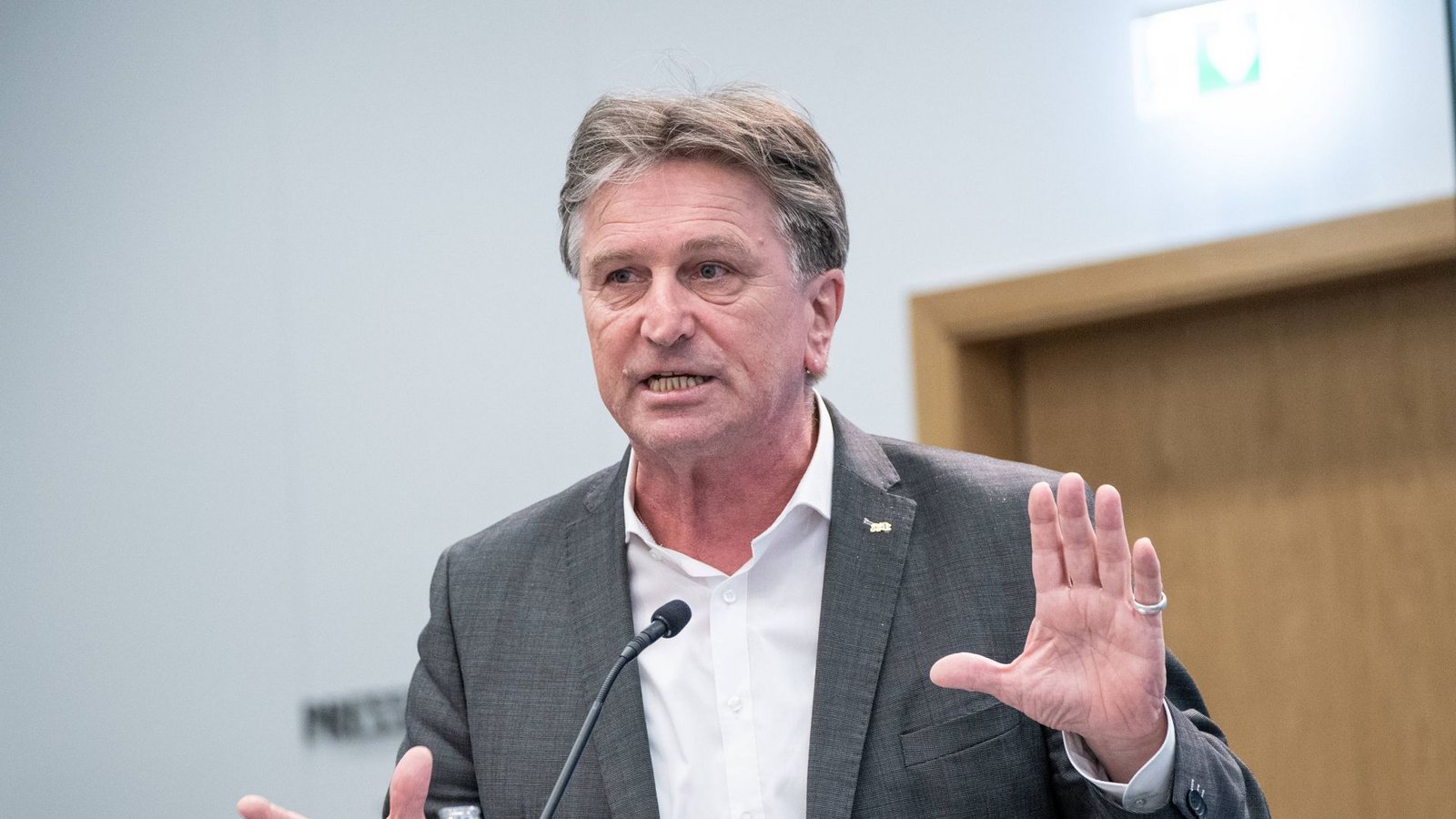 Sozialminister Manfred Lucha sieht die Krankenhäuser noch immer von der Pandemie finanziell betroffen.Foto: Imago/Chris Emil Janssen Sozialminister Manfred Lucha sieht die Krankenhäuser noch immer von der Pandemie finanziell betroffen.Foto: Imago/Chris Emil Janssen