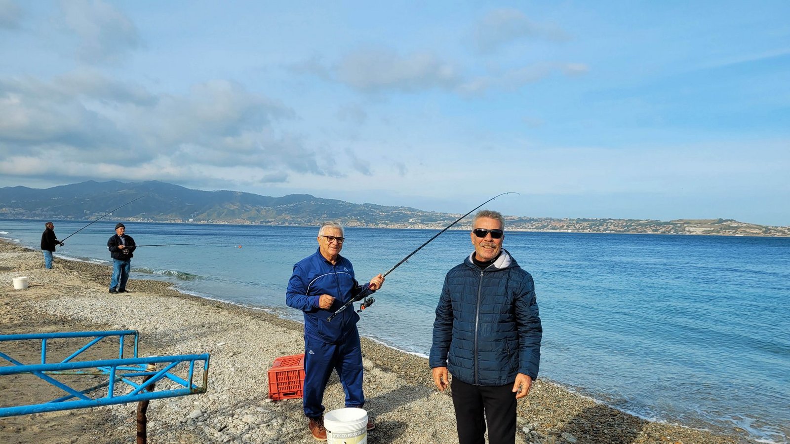 Die Rentner in Cannitello – Rocco Sottilaro (links) und Ignazio Scopelliti –  befürworten das Brückenprojekt.Foto: Dominik Straub