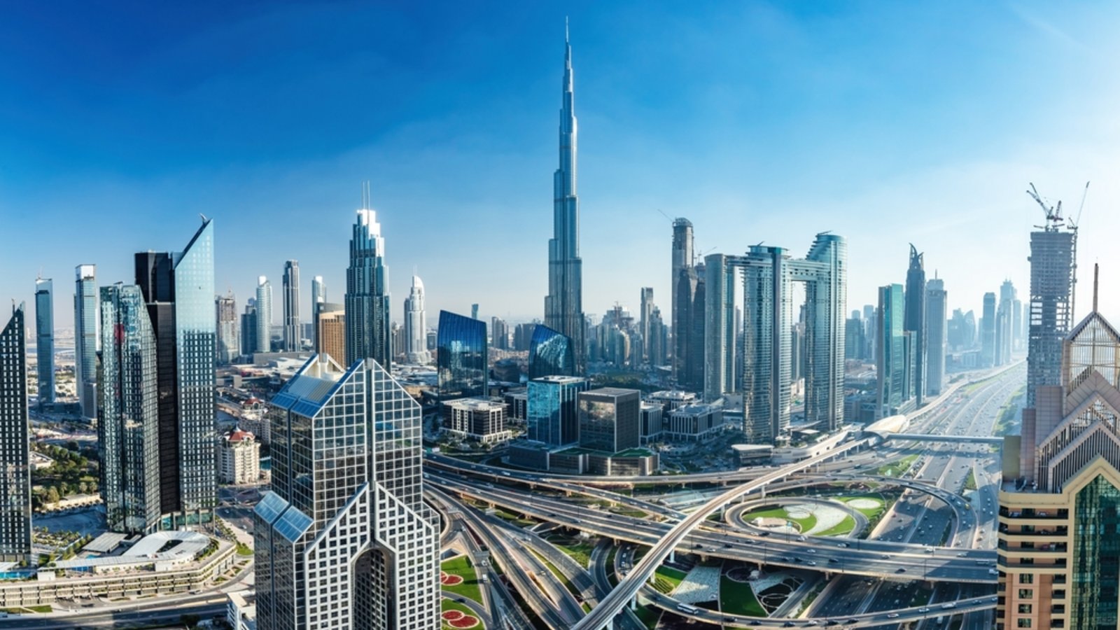 Viele Influencer wandern nach Dubai aus.Foto: AHMADKKKK449 / shutterstock.com Viele Influencer wandern nach Dubai aus.Foto: AHMADKKKK449 / shutterstock.com