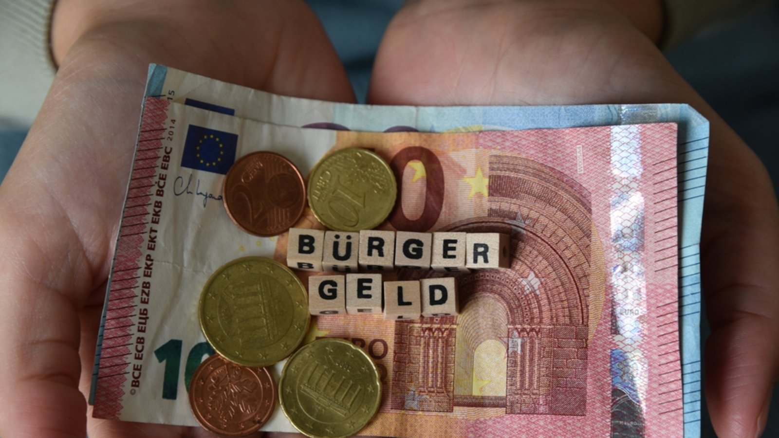 Das Bürgergeld wird monatlich im Voraus bezahlt.Foto: Dueringerto / shutterstock.com Das Bürgergeld wird monatlich im Voraus bezahlt.Foto: Dueringerto / shutterstock.com