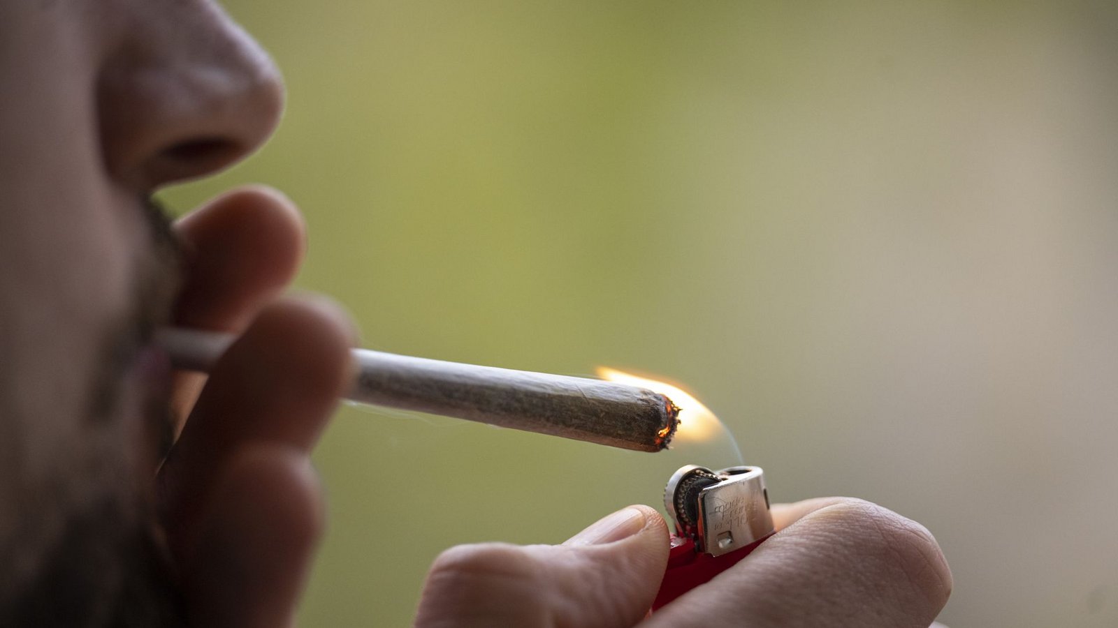 Seit einem Jahr ist das Cannabisgesetz in Kraft.  Noch ist es zu früh für eine bundesweite Bilanz seiner Effekte.Foto: dpa/Hannes P Albert
