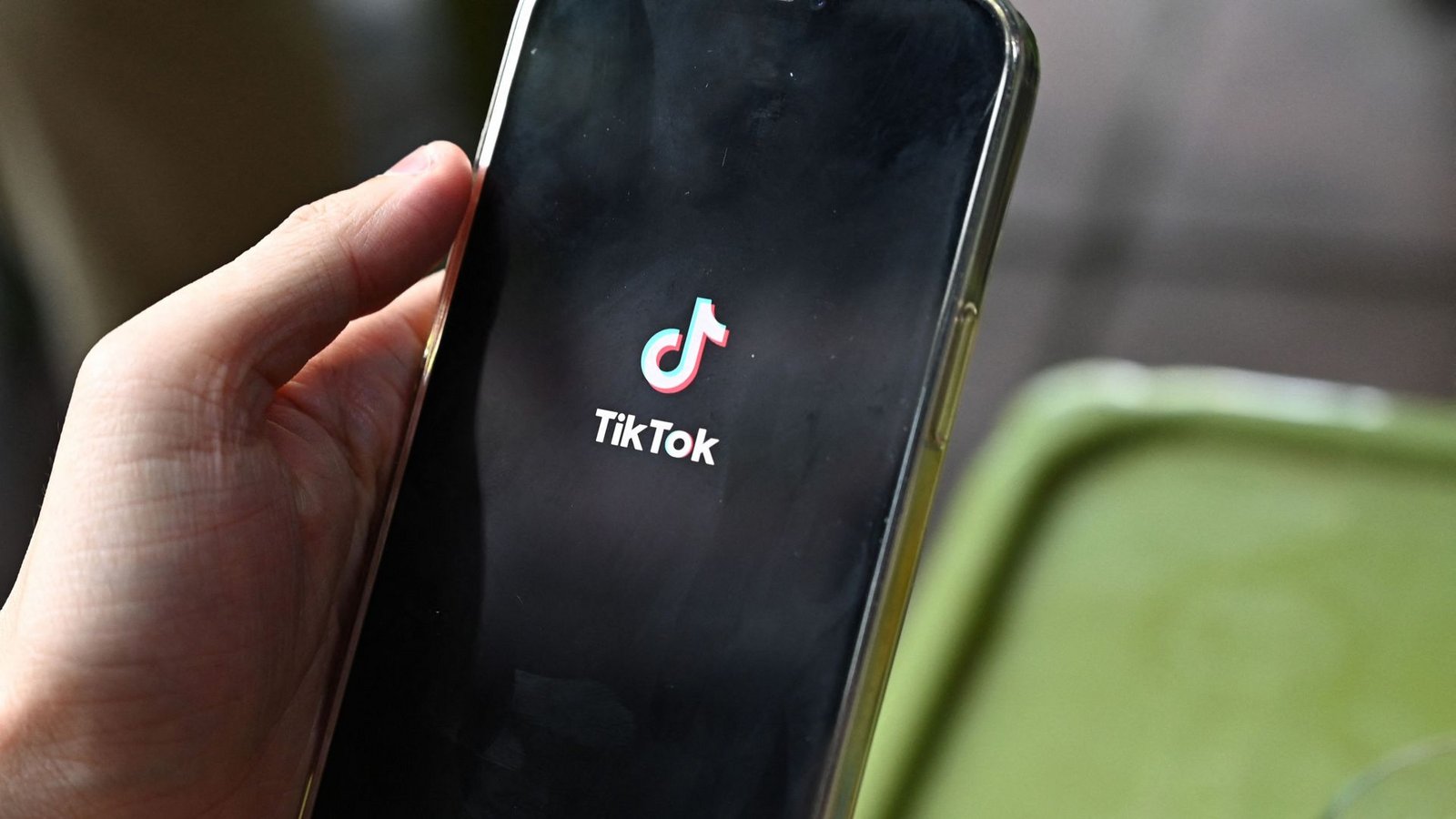 Der TikTok-Livestream endete mit einer Schlägerei. (Symbolbild)Foto: AFP/NHAC NGUYEN Der TikTok-Livestream endete mit einer Schlägerei. (Symbolbild)Foto: AFP/NHAC NGUYEN