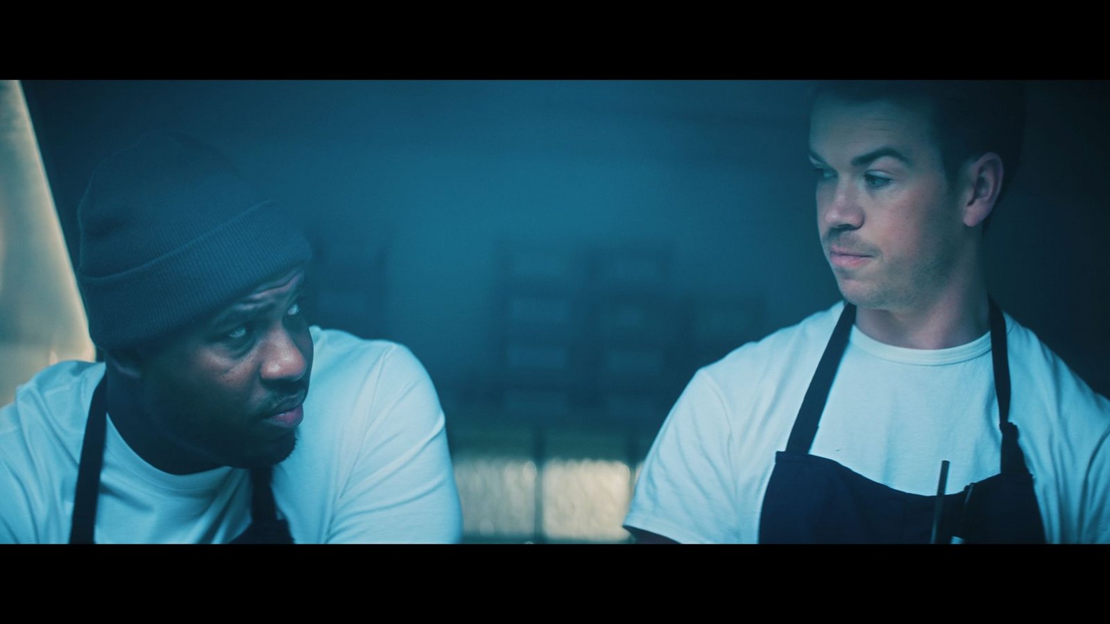 Auch zwischen Dessertkoch Marcus (Lionel Boyce, links) und seinem Kollegen und engen Vertrauten Luca (Will Poulter) ist das Verhältnis plötzlich angespannt.Foto: Disney+/dpa