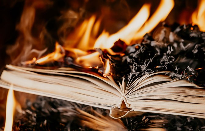 Bücherverbrennungen? Bücherverbote? Sind das nicht Begriffe aus alten, dunklen Zeiten?<span class='image-autor'>Foto: Imago/Pond5 Images</span>