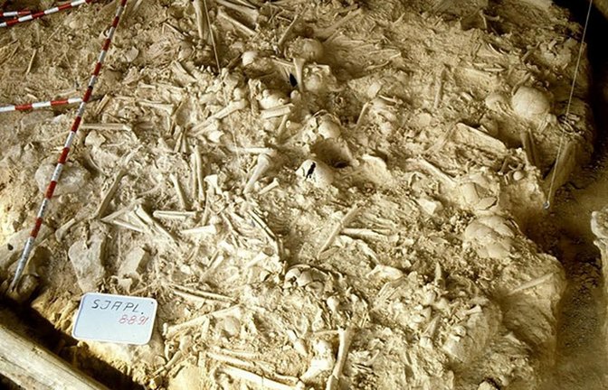 In diesem jungsteinzeitlichen Massengrab nahe der baskischen Kleinstadt Laguardia in Nordspanien liegen die Gebeine von mindestens 338 Toten.<span class='image-autor'>Foto: © Fernández-Crespo et al./ Scientific Reports, CC-/4.0</span>