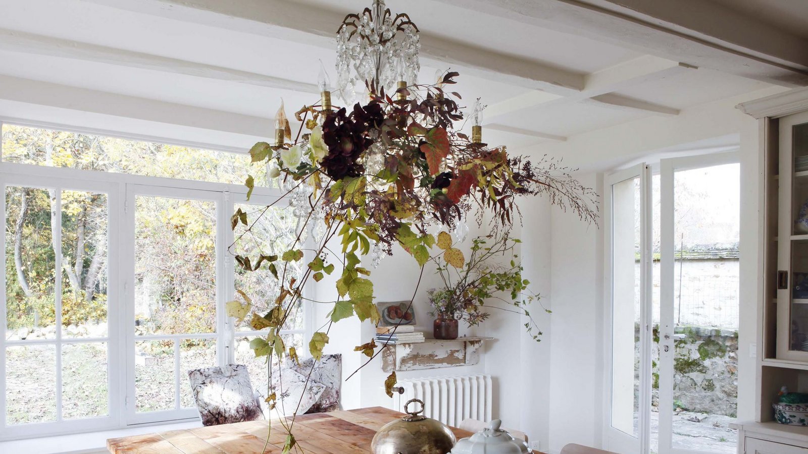 . . . zelebriert die Liebe zur Natur auch im Inneren des Hauses.Foto: Callwey Verlag/Alexandra Meurant