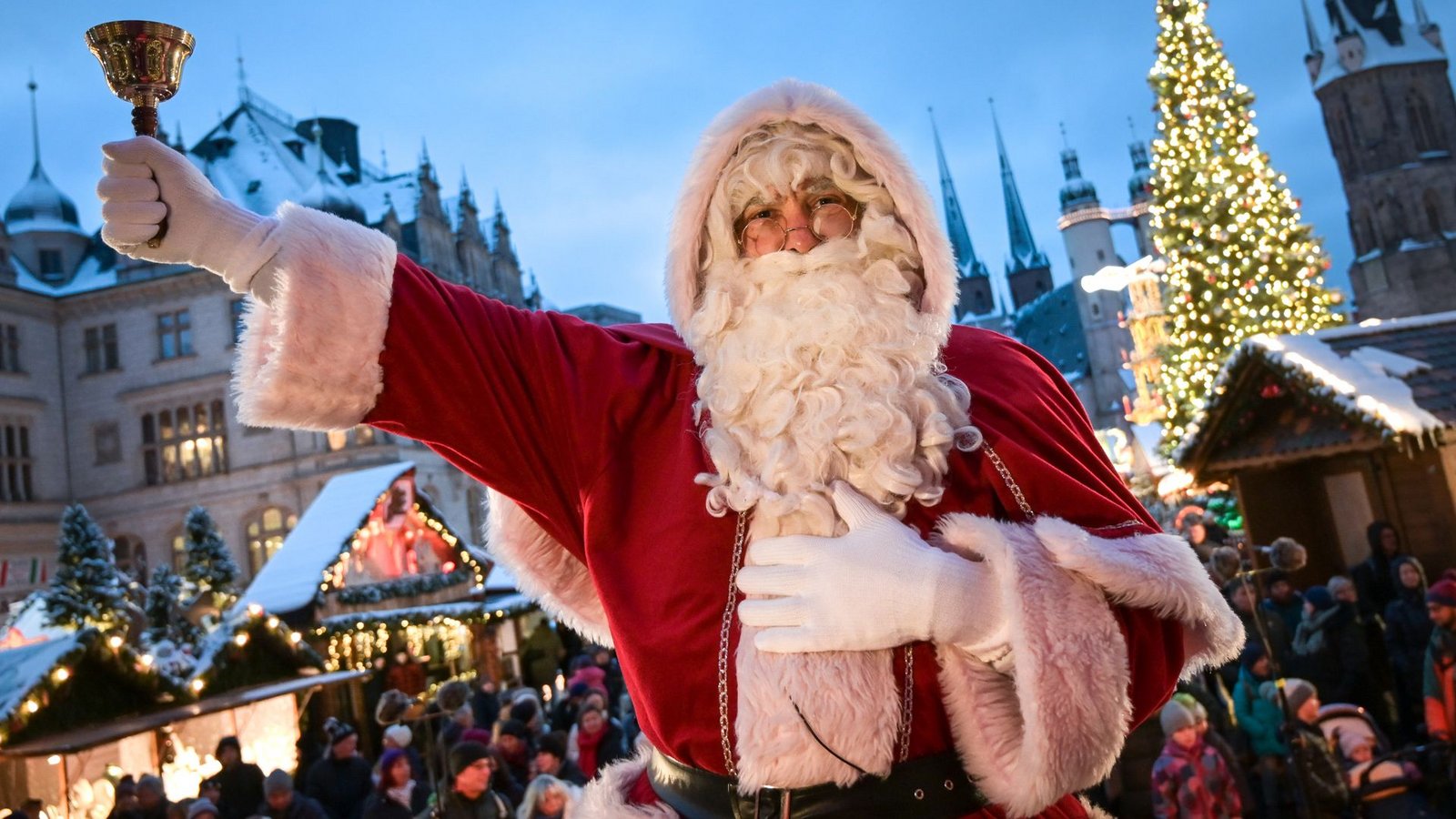 So kennen die deutschen den Weihnachtsmann: mit langem Bart und rotem Gewand.Foto: Heiko Rebsch/dpa/Heiko Rebsch So kennen die deutschen den Weihnachtsmann: mit langem Bart und rotem Gewand.Foto: Heiko Rebsch/dpa/Heiko Rebsch