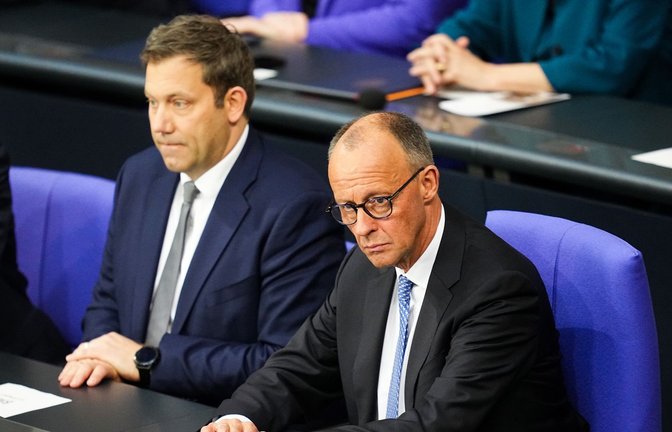 Finanzminister Lars Klingbeil und Kanzler Friedrich Merz sind durch die Debatte über die Stromsteuer in Schwierigkeiten geraten.<span class='image-autor'>Foto: Michael Kappeler/dpa</span>