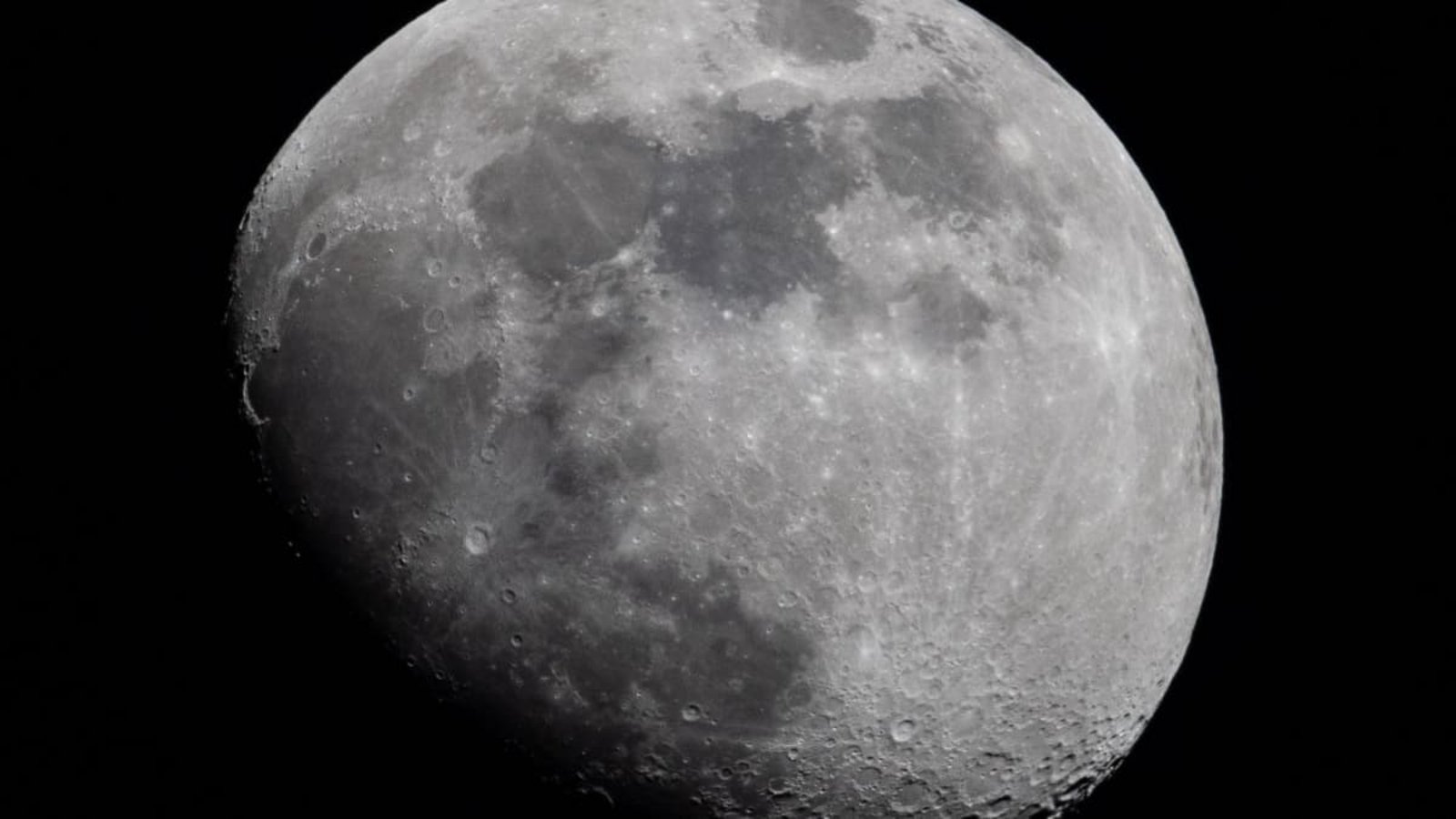 Vor rund vier Jahren war erstmals eine ungeplante Kollision eines Raketenteils mit dem Mond bekanntgeworden.Boris Roessler/dpa Vor rund vier Jahren war erstmals eine ungeplante Kollision eines Raketenteils mit dem Mond bekanntgeworden.Boris Roessler/dpa