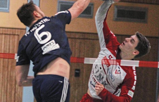 Jakob Kilpper (rechts) hat in dieser Woche extra den Rückschlag trainiert. Foto: Nachreiner