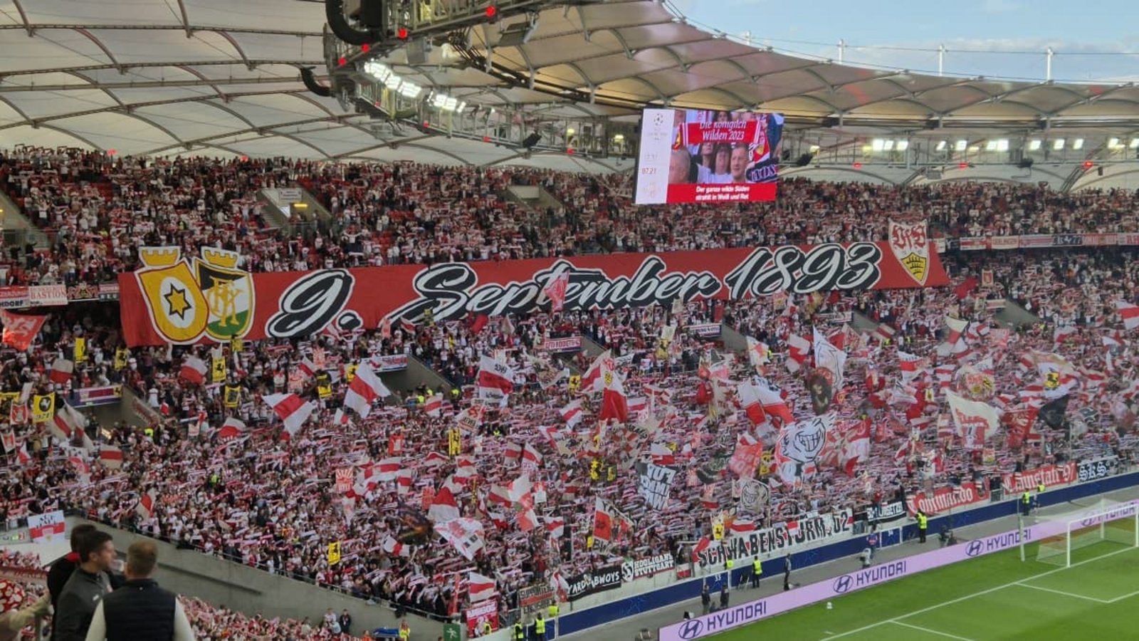 Die Cannstatter Kurve vor AnpfiffStZN