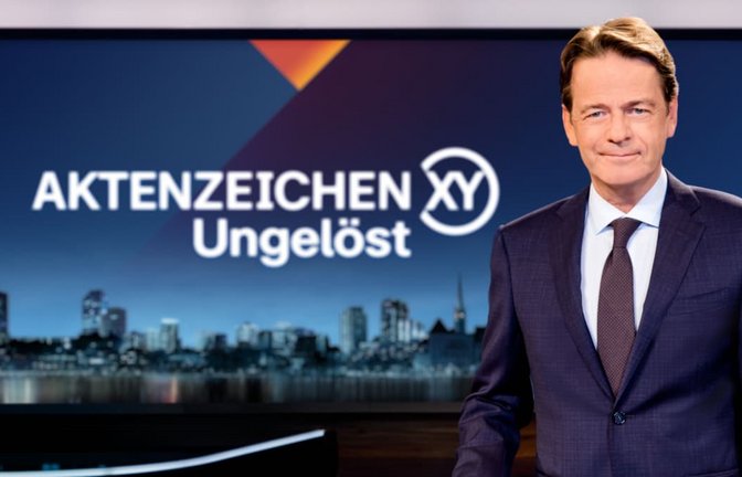 Moderator Rudi Cerne im Studio von "Aktenzeichen XY ... ungelöst".<span class='image-autor'>ZDF / Nadine Rupp</span>