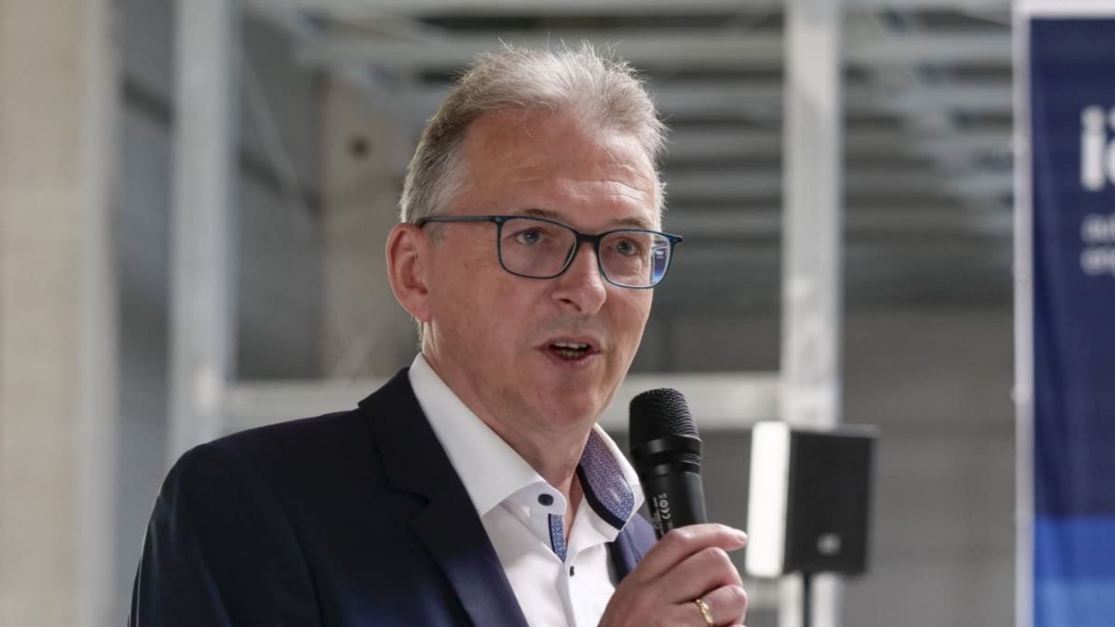Über welche Personalangelegenheiten darf der Bürgermeister selbst entscheiden? Darüber streitet sich Jürgen Troll mit dem Heimsheimer Gemeinderat.Simon Granville Über welche Personalangelegenheiten darf der Bürgermeister selbst entscheiden? Darüber streitet sich Jürgen Troll mit dem Heimsheimer Gemeinderat.Simon Granville