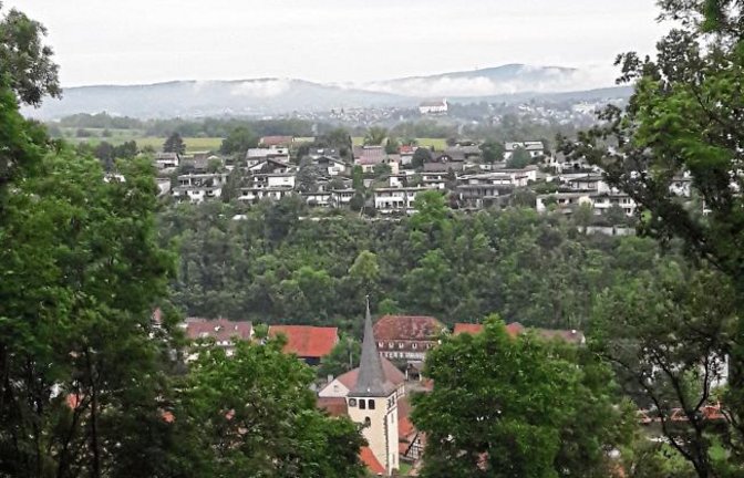Schöner Ausblick von Aurich auf Vaihingen, Esels- und Baiselsberg.  Foto: Rücker