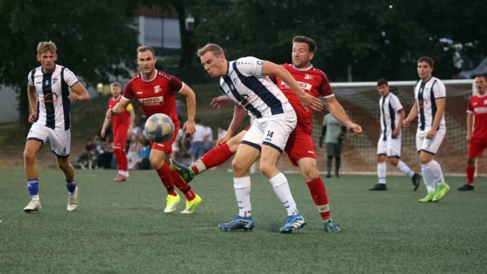 Nachbarn, Konkurrenten, Partner: Der TV Kemnat mit Philipp Sachs (vorne) und der TB Ruit mit Lukas Würschum (dahinter) treffen beim EZ-Pokal aufeinander.Robin Rudel Nachbarn, Konkurrenten, Partner: Der TV Kemnat mit Philipp Sachs (vorne) und der TB Ruit mit Lukas Würschum (dahinter) treffen beim EZ-Pokal aufeinander.Robin Rudel