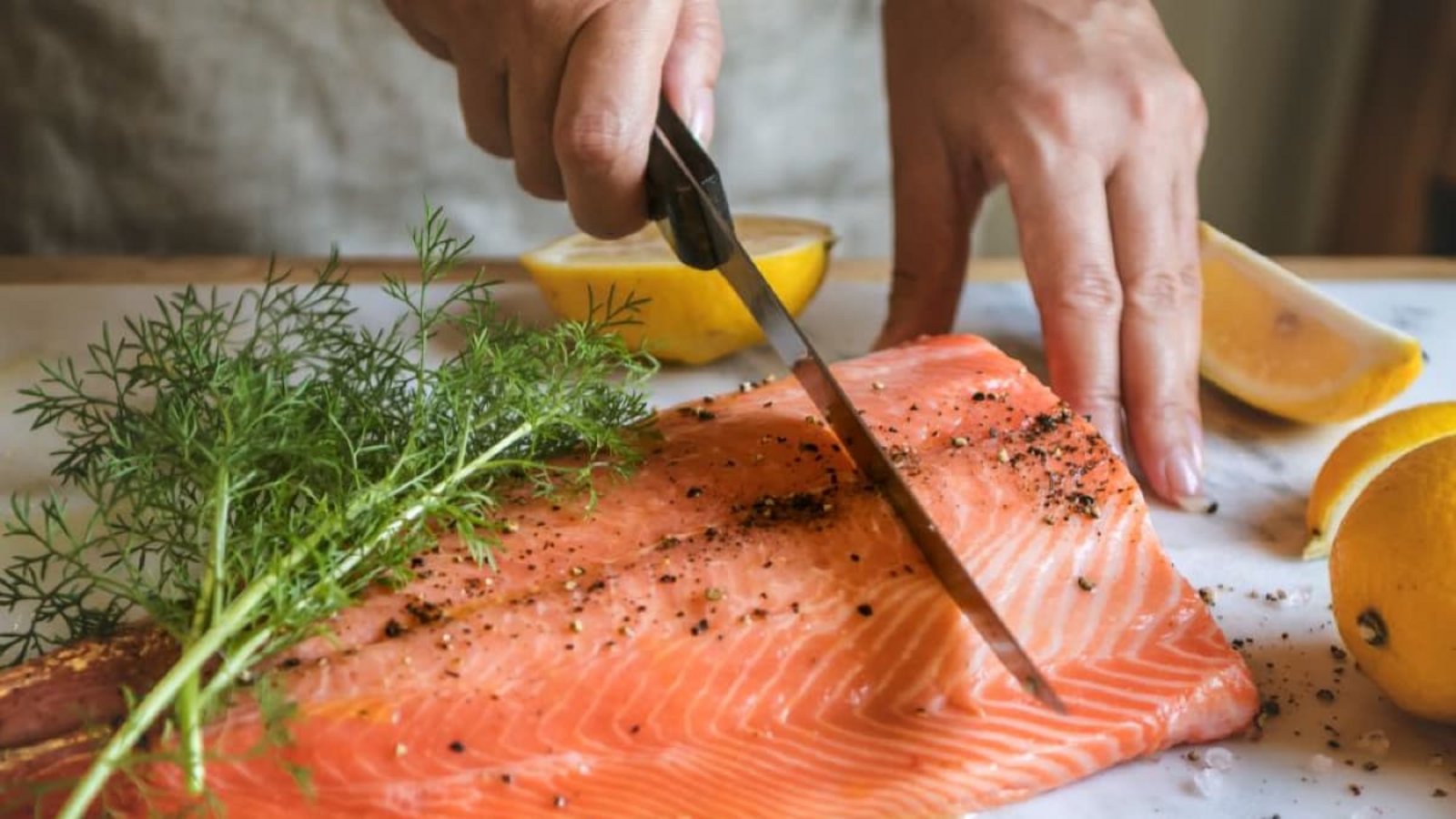 Nicht jedes Forellenfilet ist so gesund und appetitlich wie dieses. (Symbolbild)Rawpixel.com/ Shutterstock Nicht jedes Forellenfilet ist so gesund und appetitlich wie dieses. (Symbolbild)Rawpixel.com/ Shutterstock