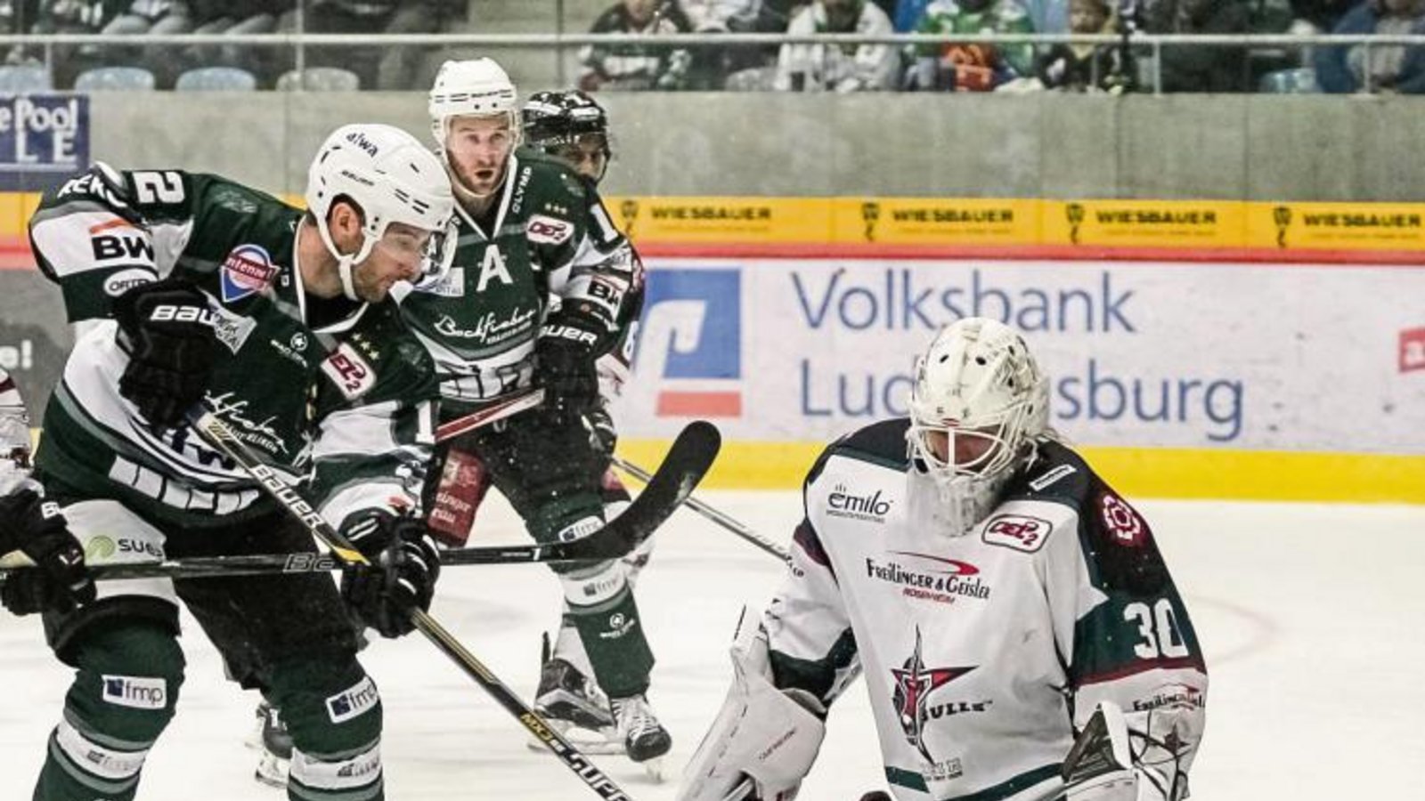 Mit mittlerweile 40 Jahren ist Dominic Auger (links) immer noch nicht aus dem Kader der Bietigheim Steelers wegzudenken. Foto: Simecek Mit mittlerweile 40 Jahren ist Dominic Auger (links) immer noch nicht aus dem Kader der Bietigheim Steelers wegzudenken. Foto: Simecek