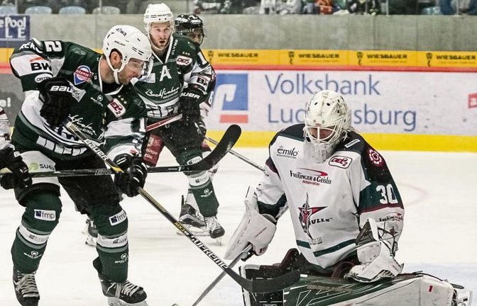 Mit mittlerweile 40 Jahren ist Dominic Auger (links) immer noch nicht aus dem Kader der Bietigheim Steelers wegzudenken. Foto: Simecek