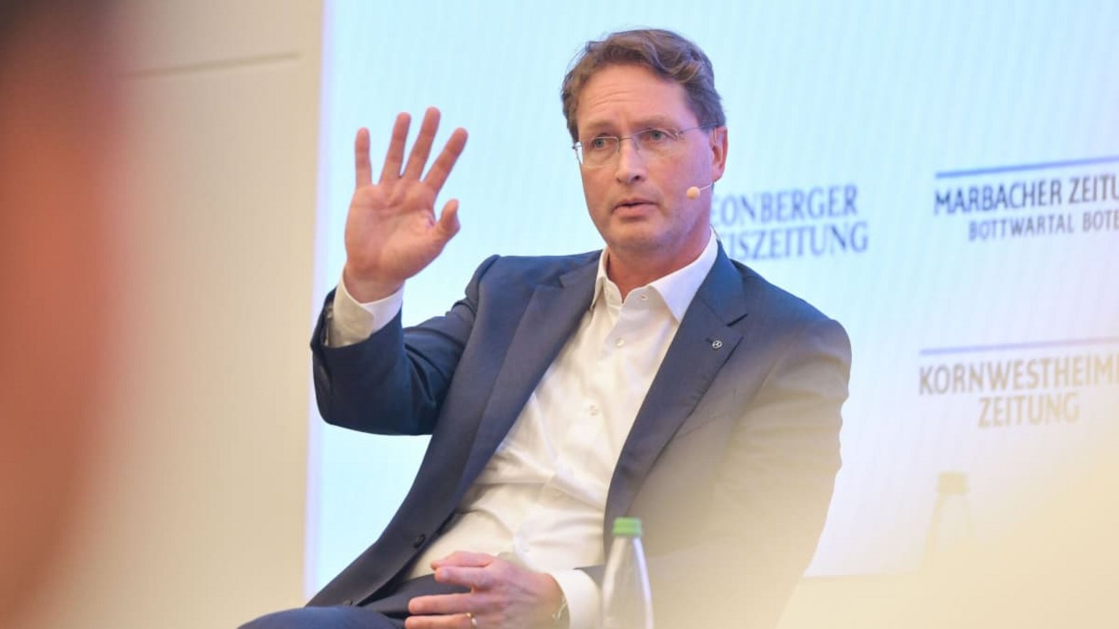 Mercedes-CEO Ola Källenius war bei „StZ im Gespräch“ der Stuttgarter Zeitung und „Treffpunkt Foyer“ der Stuttgarter Nachrichten zu Gast. Rund 500 Besucher nahmen teil.Max Kovalenko