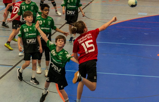 Mit vollem Einsatz drängt der junge HCME-Spieler (rechts) zum Tor. <span class='image-autor'>Foto: privat</span>