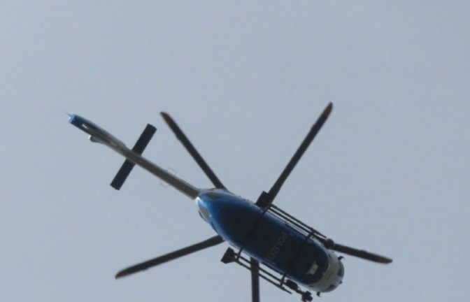 Hebt ab: ein Polizeihubschrauber. Archivfoto: Arning/VKZ