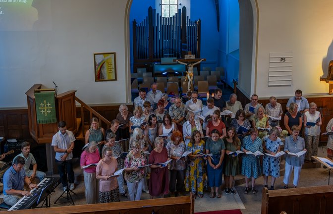 Das gesamte Ensemble aus Chören und weiteren Musikern hat die Gäste überzeugt.  <span class='image-autor'>Foto: p</span>