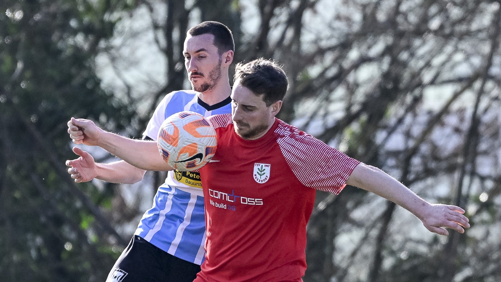 Für Johannes Wizemann (vorne) und den TSV Nussdorf geht es um alles. Foto: Leitner Für Johannes Wizemann (vorne) und den TSV Nussdorf geht es um alles. Foto: Leitner