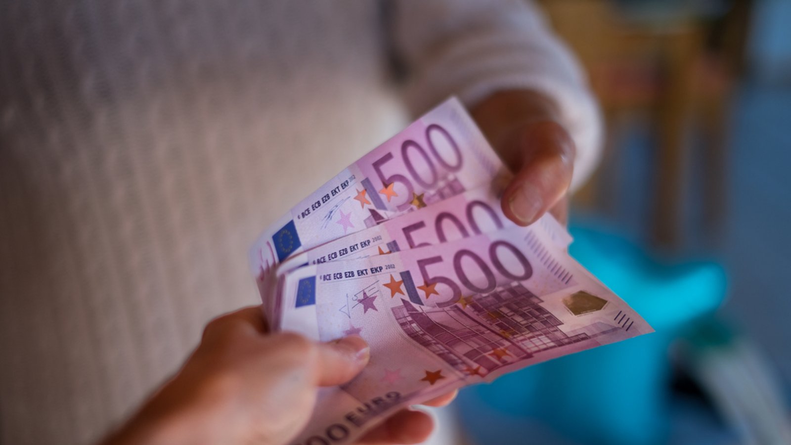 Kann man mit den Scheinen noch bezahlen?Foto: Katrin Sauerwein / shutterstock.com Kann man mit den Scheinen noch bezahlen?Foto: Katrin Sauerwein / shutterstock.com