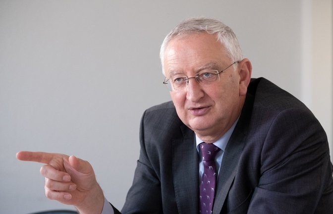 Sparkassenpräsident Peter Schneider sieht in einer Beteiligung an Transnet BW einen wichtigen Auftrag.<span class='image-autor'>Foto: dpa/Bernd Weissbrod</span>