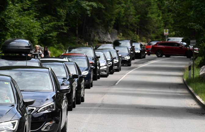 Stau auf dem Weg Richtung Eibsee und Zugspitze.<span class='image-autor'>Foto: IMAGO/onw-images</span>