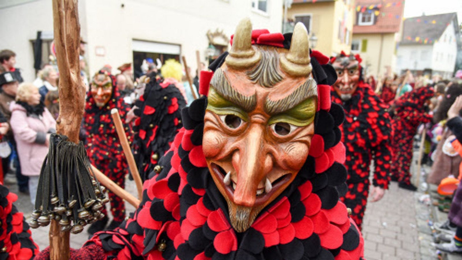Prall gefüllt sind die Gassen Weil der Stadts zur Fasnet: Rund 50 000 Besucher zieht der große Umzug jedes Jahr an.Foto: Archiv/Thomas Bischof Prall gefüllt sind die Gassen Weil der Stadts zur Fasnet: Rund 50 000 Besucher zieht der große Umzug jedes Jahr an.Foto: Archiv/Thomas Bischof