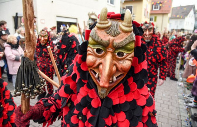 Prall gefüllt sind die Gassen Weil der Stadts zur Fasnet: Rund 50 000 Besucher zieht der große Umzug jedes Jahr an.<span class='image-autor'>Foto: Archiv/Thomas Bischof</span>