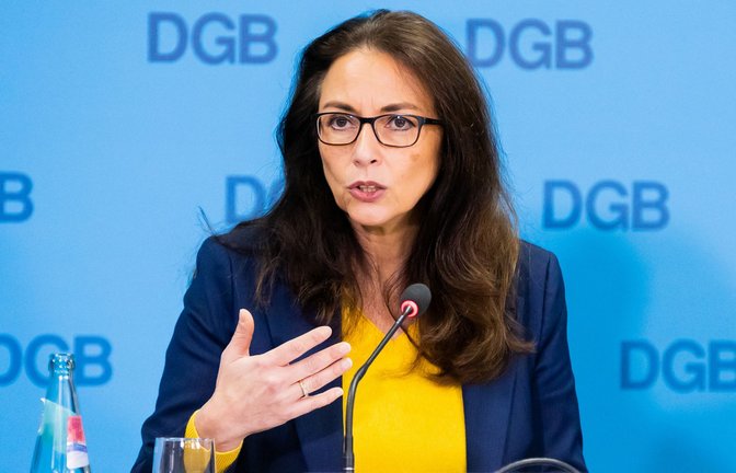 Yasmin Fahimi, Vorsitzende des Deutschen Gewerkschaftsbundes, warnt angesichts steigender Sozialabgaben vor Nachteilen für Arbeitnehmer (Archivfoto).<span class='image-autor'>Foto: dpa/Christoph Soeder</span>