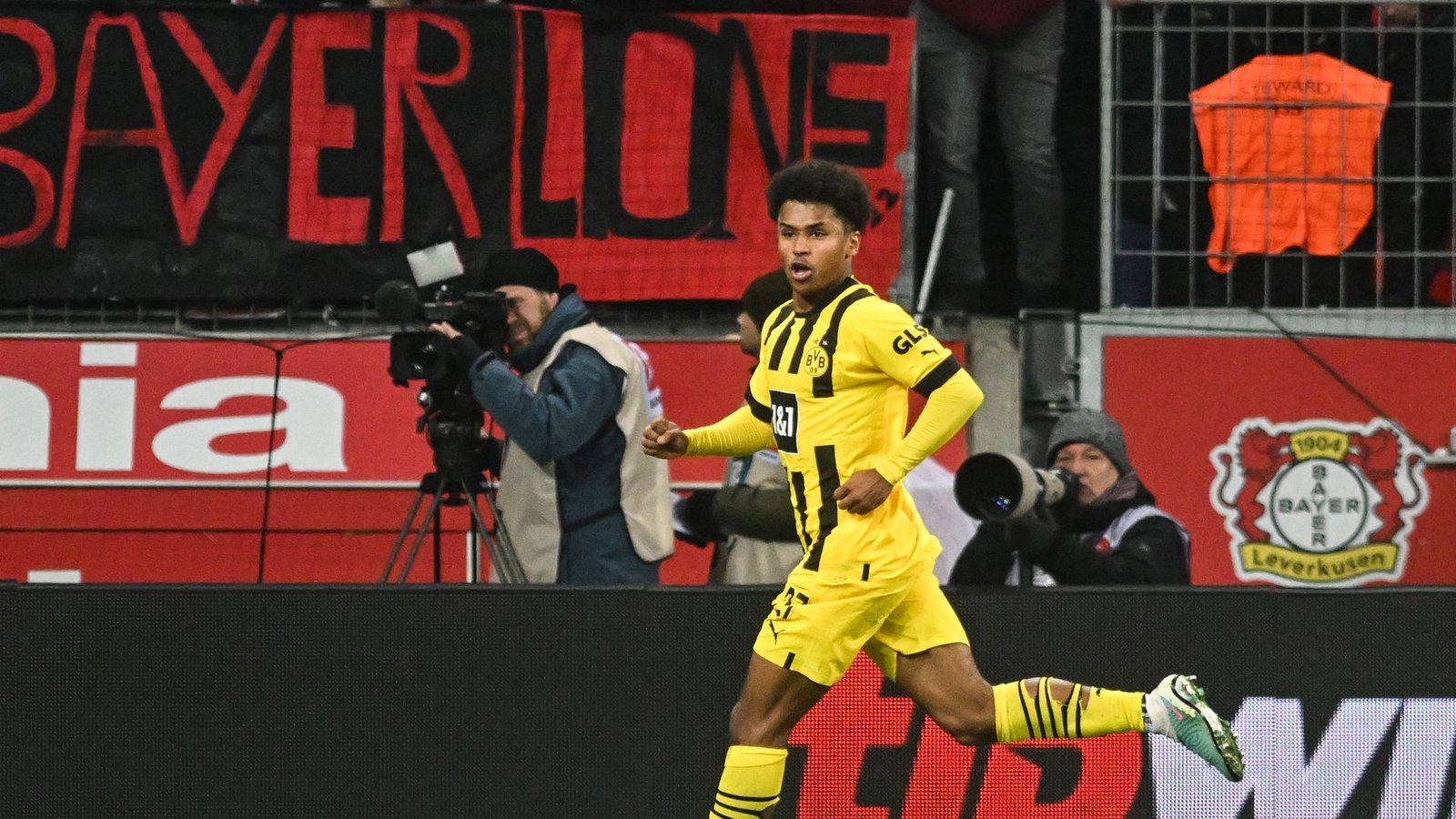 Karim Adeyemi brachte den BVB mit seinem ersten Bundesliga-Tor in Führung.Foto: Bernd Thissen/dpa