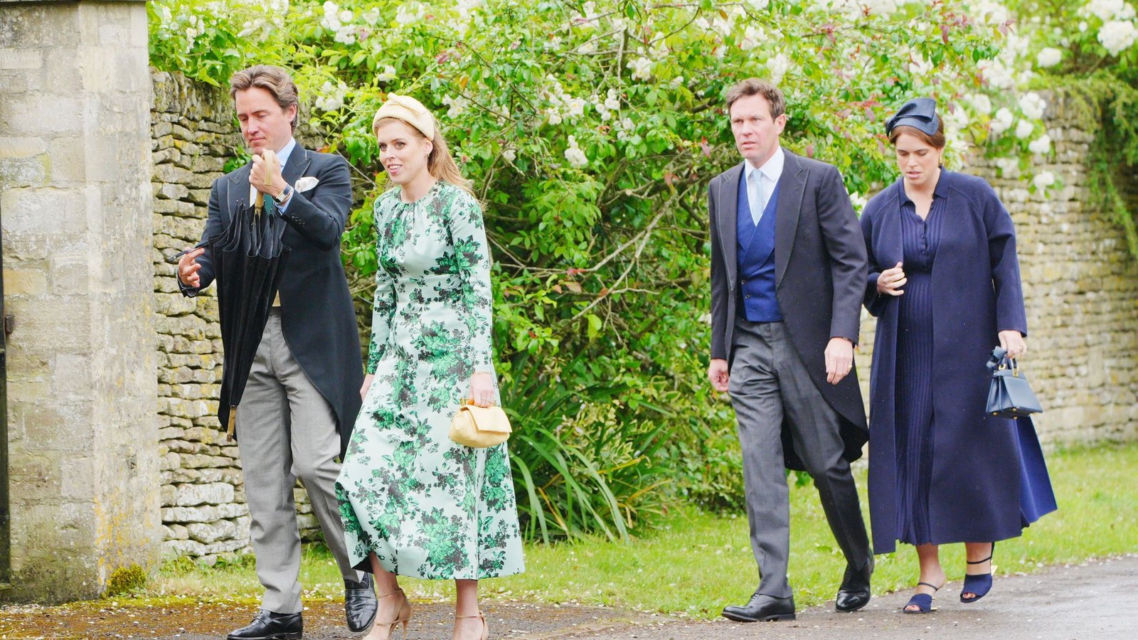 Prinzessin Beatrice und Prinzessin Eugenie reisten nach Kemble.Foto: Ben Birchall/PA Wire/dpa Prinzessin Beatrice und Prinzessin Eugenie reisten nach Kemble.Foto: Ben Birchall/PA Wire/dpa