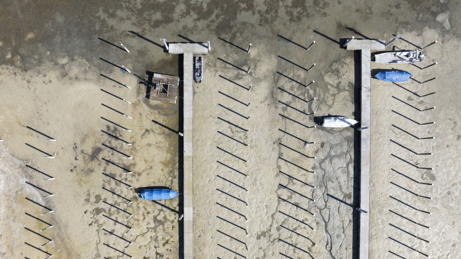 Die Boote liegen in Mannenbach am Untersee auf dem Trockenen.Foto: dpa/Ennio Leanza Die Boote liegen in Mannenbach am Untersee auf dem Trockenen.Foto: dpa/Ennio Leanza