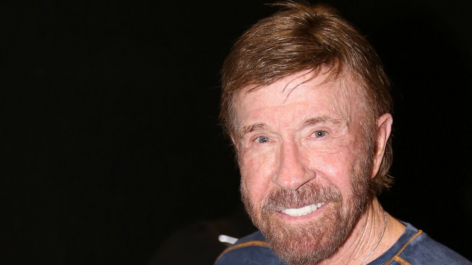 Der US-Actionstar Chuck Norris ist tot.Foto: dpa/Christopher Khoury