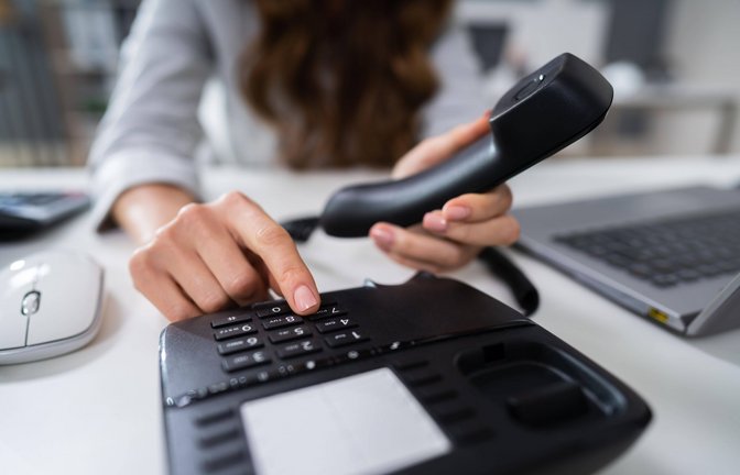 Der Dienst am Sorgentelefon kann herausfordernd für die Nightliner sein. (Symbolbild)<span class='image-autor'>Foto: imago/Andrey Popov</span>